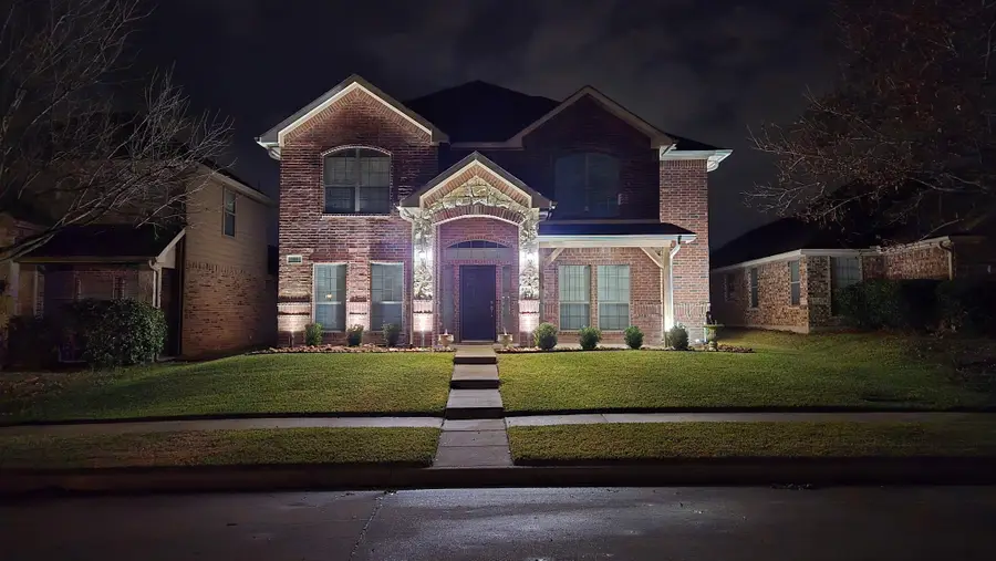 305 Village Drive, Red Oak, TX 75154 - Image #2