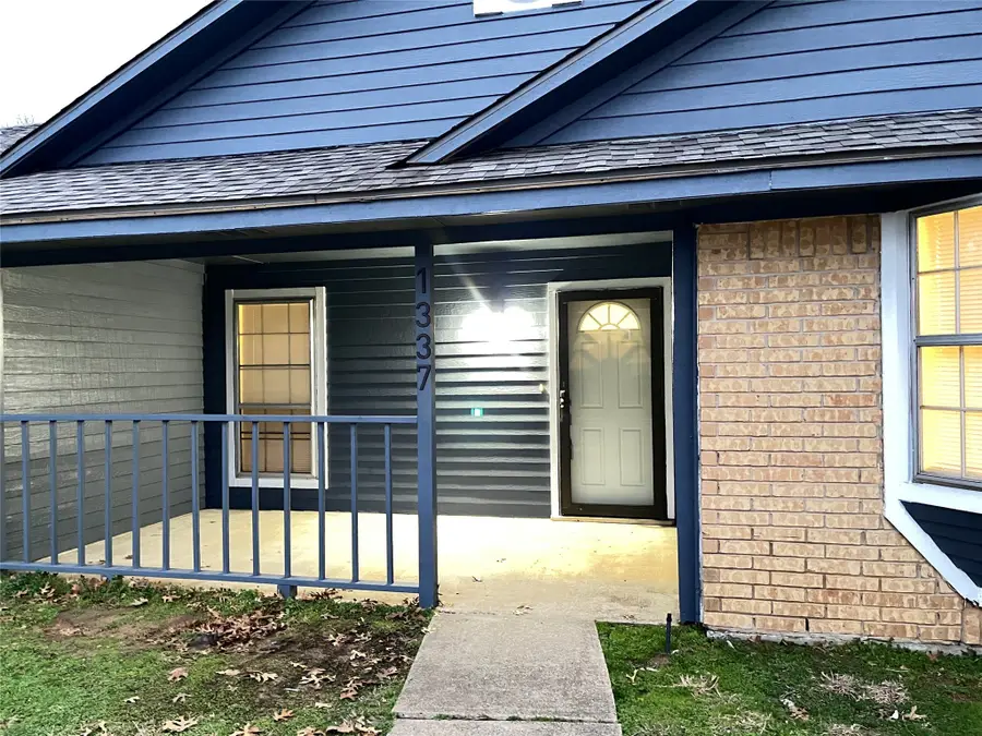 1337 Woodhill Drive, Lewisville, TX 75067 - Image #2