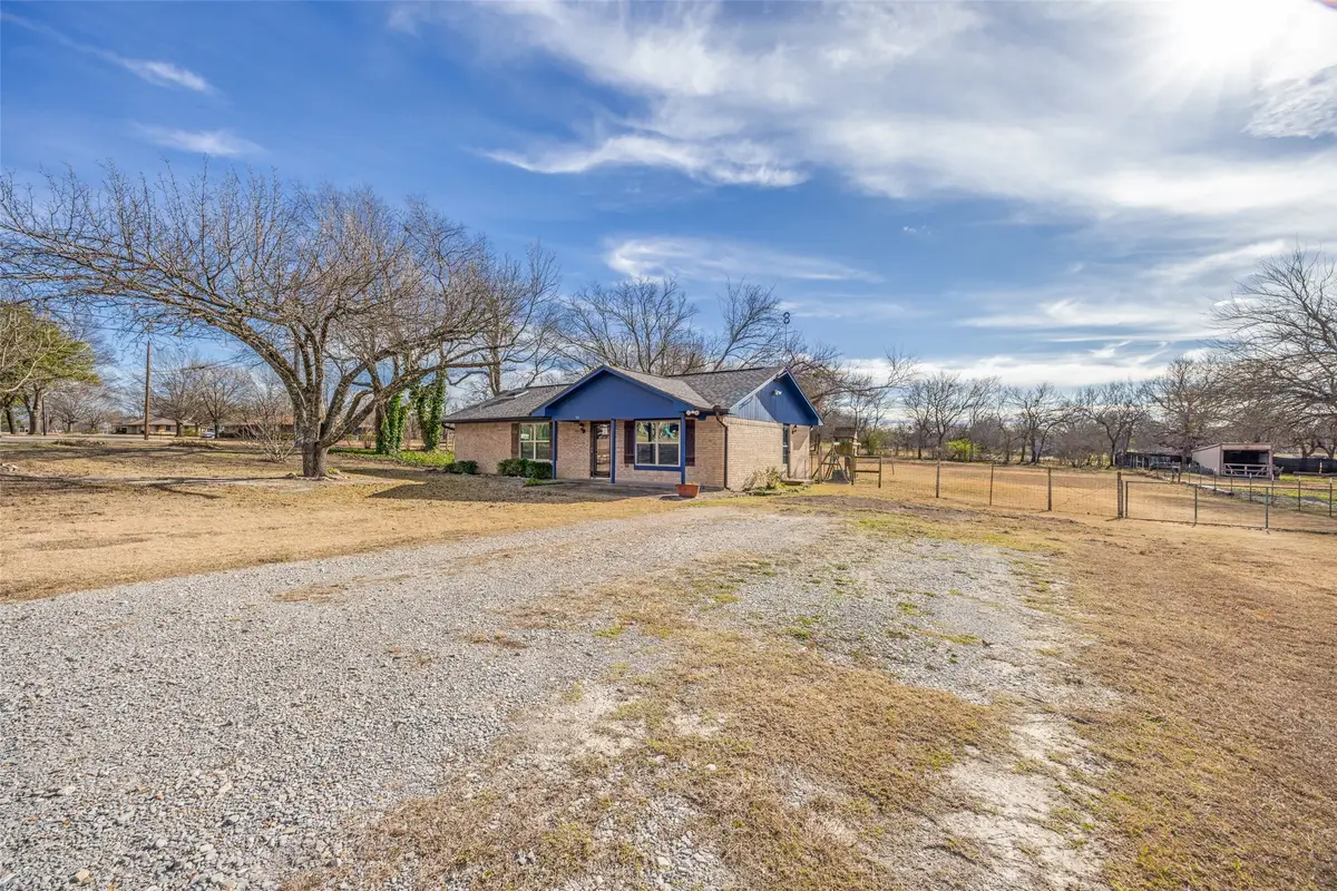 301 Pecan Street, Whitesboro, TX 76273 - Image #1