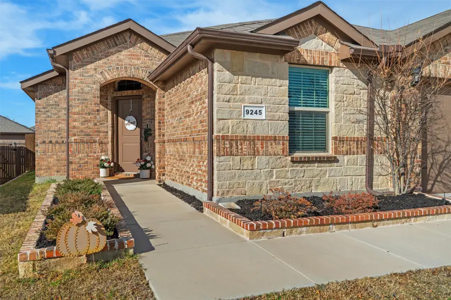 9245 Herringbone Drive, Fort Worth, TX 76131 - Image #2
