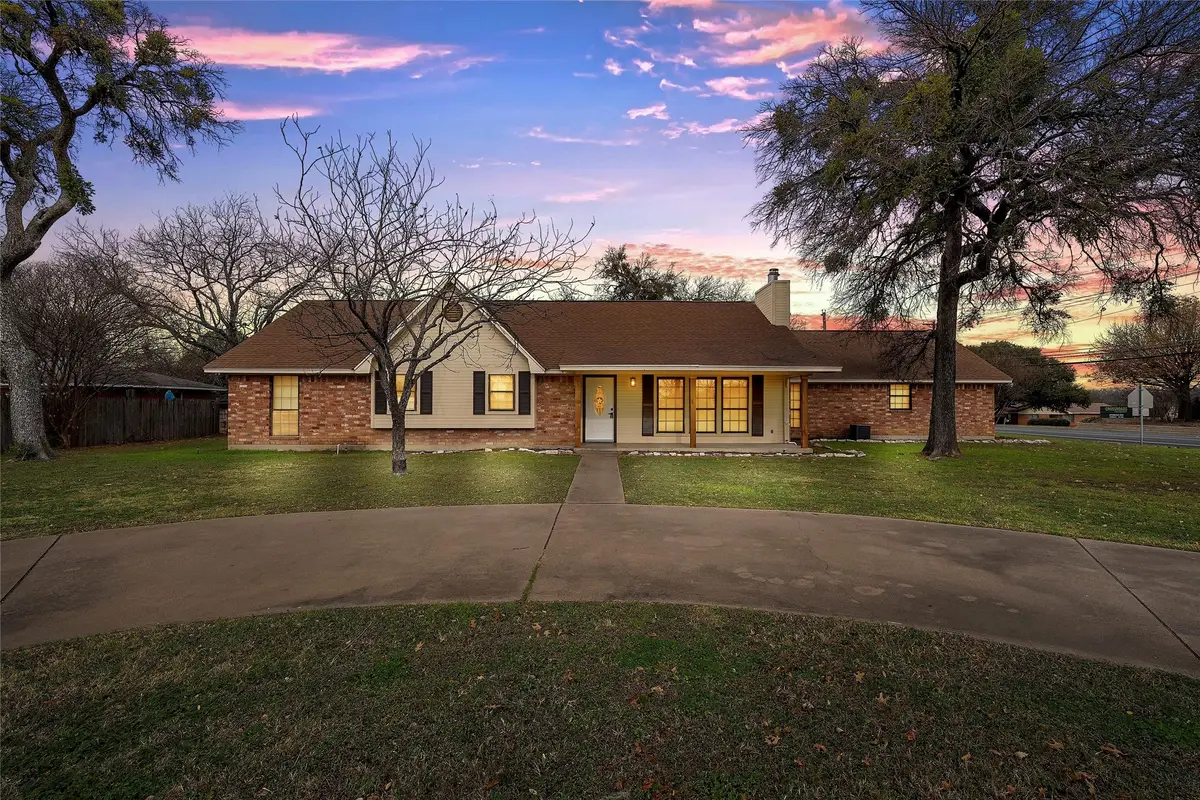 9101 Midway Drive, Woodway, TX 76712 - Image #1