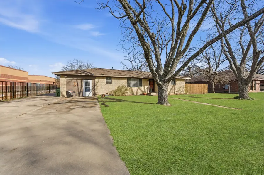 515 Pecan Street, Collinsville, TX 76233 - Image #3