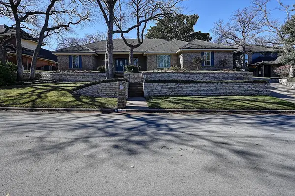2300 Woodsong Trail, Arlington, TX 76016