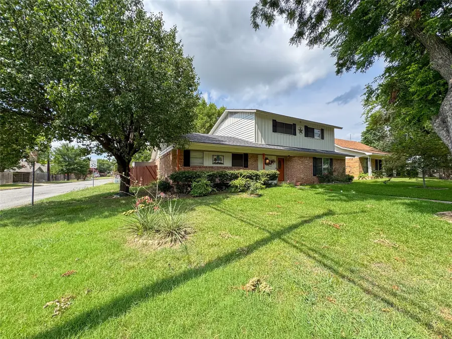 1213 Idlewood Drive, Sherman, TX 75092 - Image #2