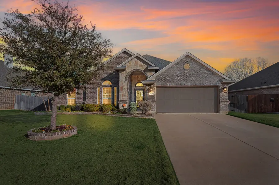 1039 Cydnie Street, Kennedale, TX 76060 - Image #2