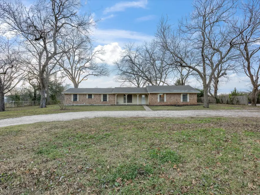 514 Dallas Street, Italy, TX 76651 - Image #2