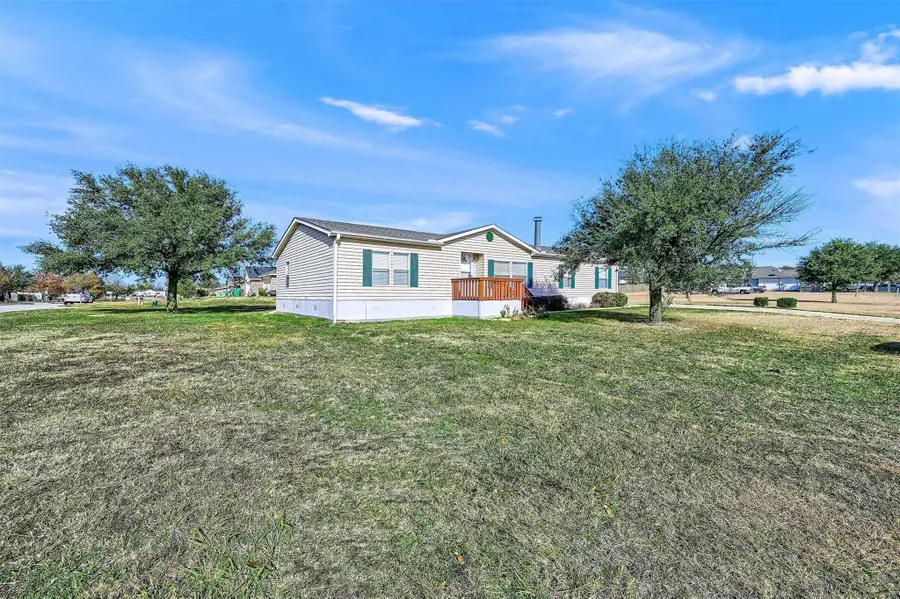 115 Candlewood Circle, Gainesville, TX 76240 - Image #3