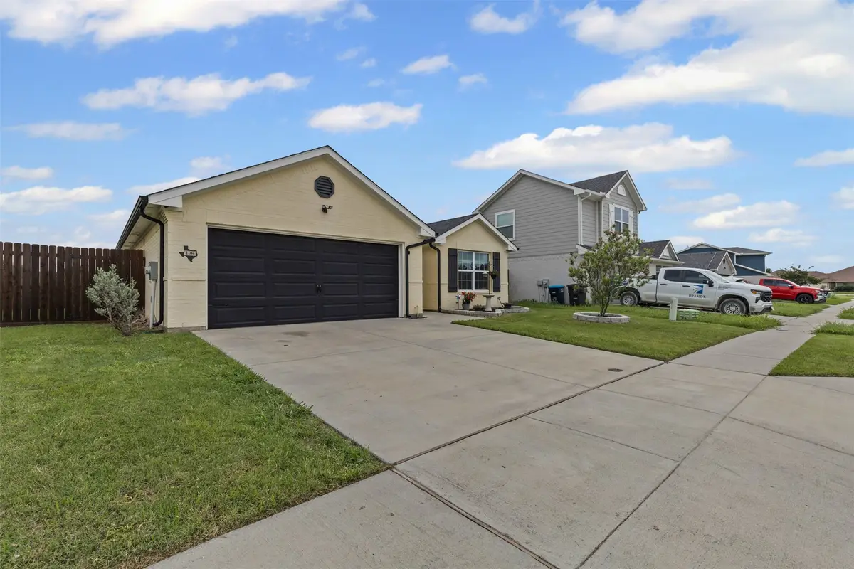 2104 Shane Avenue, Fort Worth, TX 76134 - Image #1