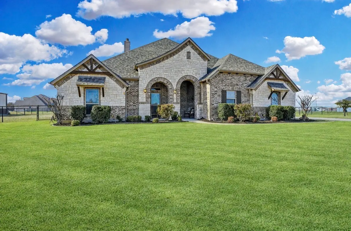 700 Russell Road, Hudson Oaks, TX 76087 - Image #1