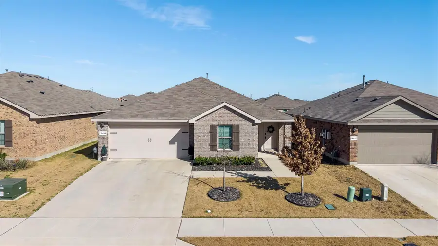 16436 Porterfield Lane, Justin, TX 76247 - Image #3