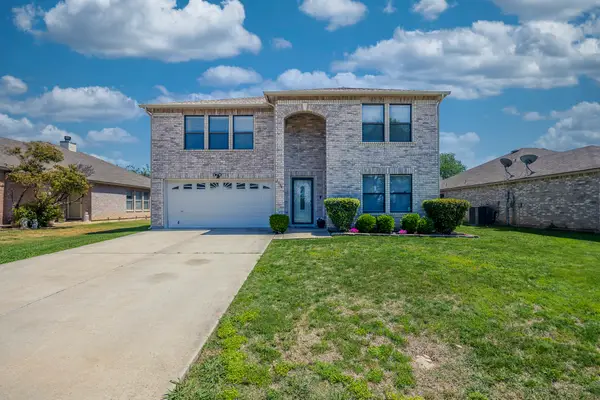 3144 Longbow Drive, Grand Prairie, TX 75052