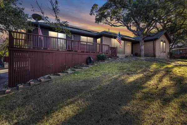 837 White Oak Drive, Woodway, TX 76712