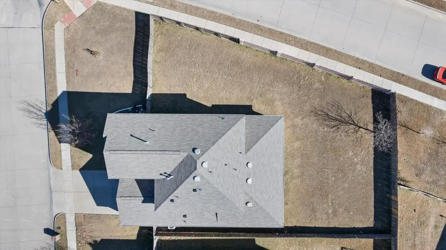 424 Eureka Court, Burleson, TX 76028 - Image #2