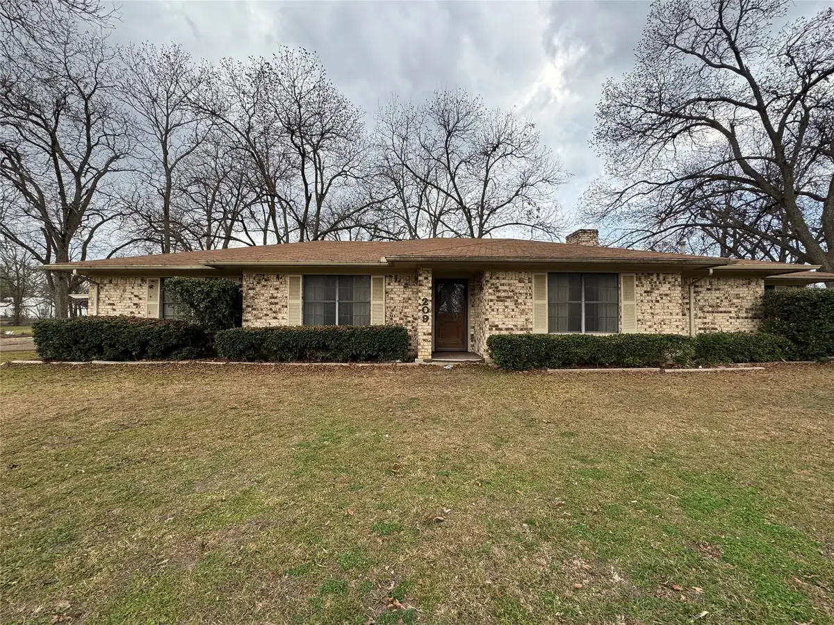 209 N Harrison Street, Roxton, TX 75477 - Image #1