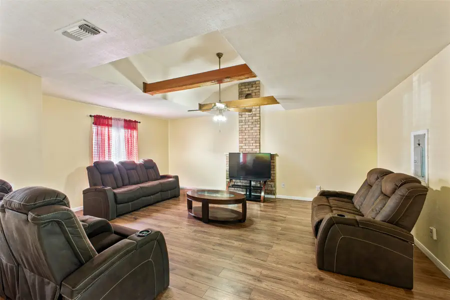 7213 Greenlee Street, Fort Worth, TX 76112 - Image #3