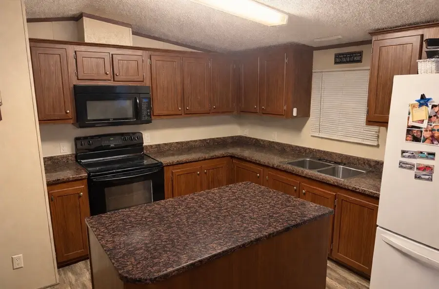 7040 Horseshoe Bend Trail, Weatherford, TX 76087 - Image #3