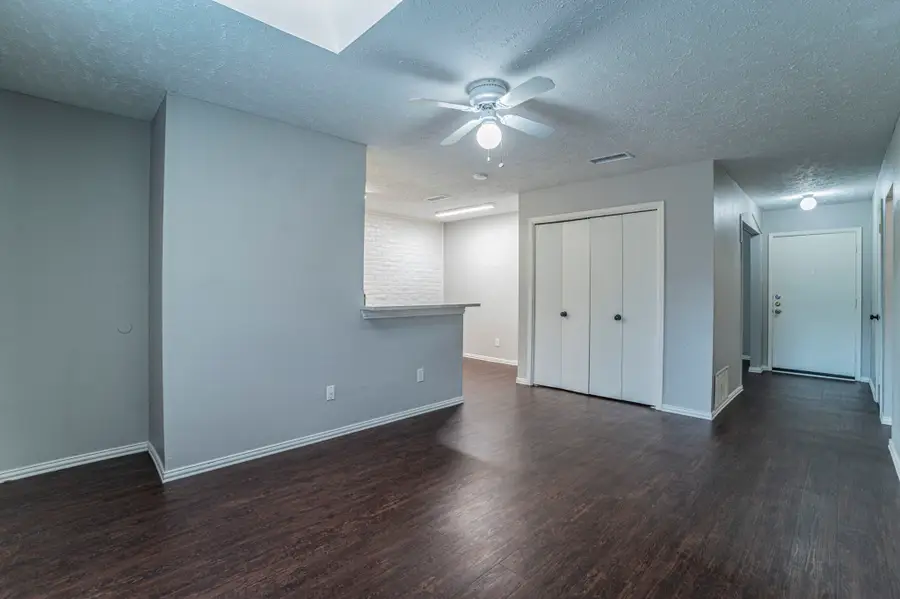 5 E Townhouse Lane, Grand Prairie, TX 75052 - Image #3