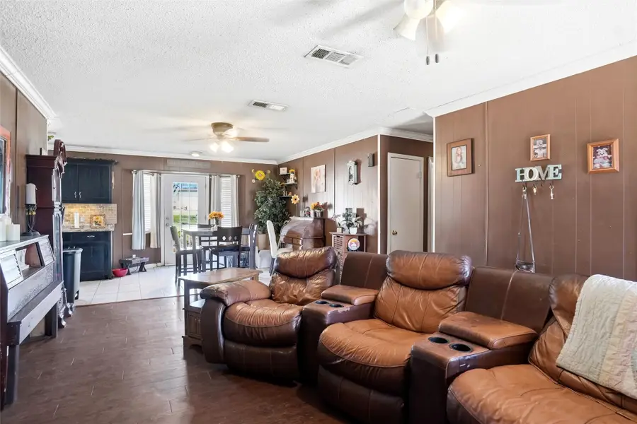 5909 Derek Drive, Watauga, TX 76148 - Image #2