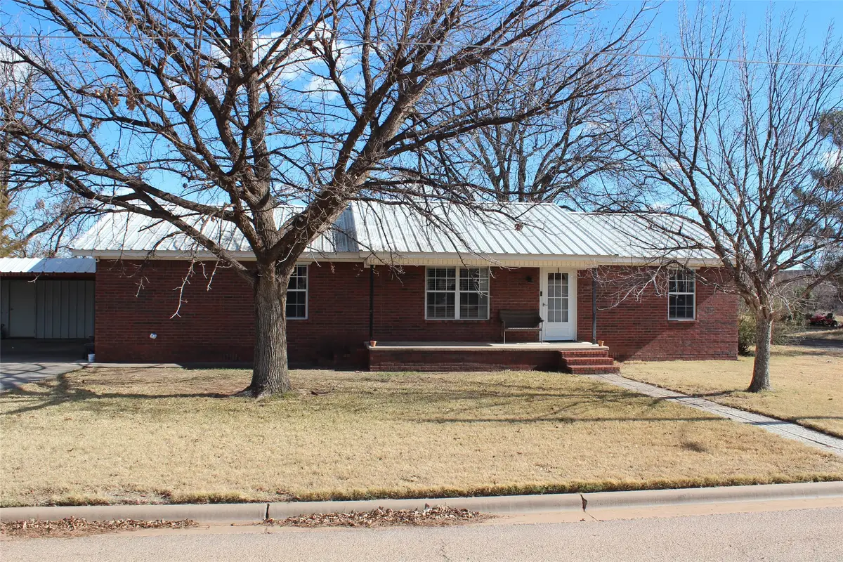 520 N 5th Avenue, Munday, TX 76371 - Image #1