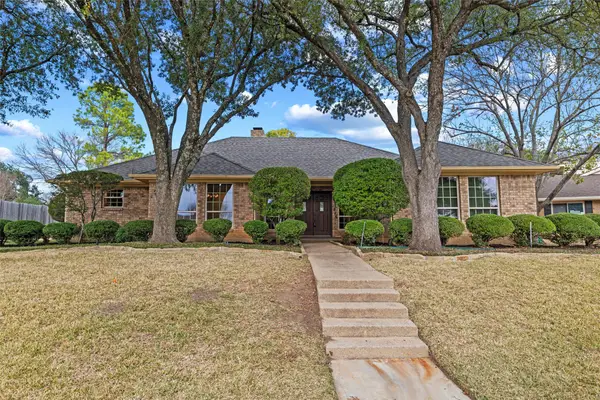1216 Saint Andrews Drive, Mansfield, TX 76063
