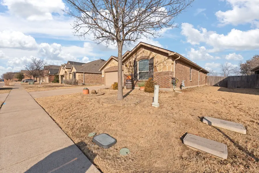 425 Peach Lane, Burleson, TX 76028 - Image #3