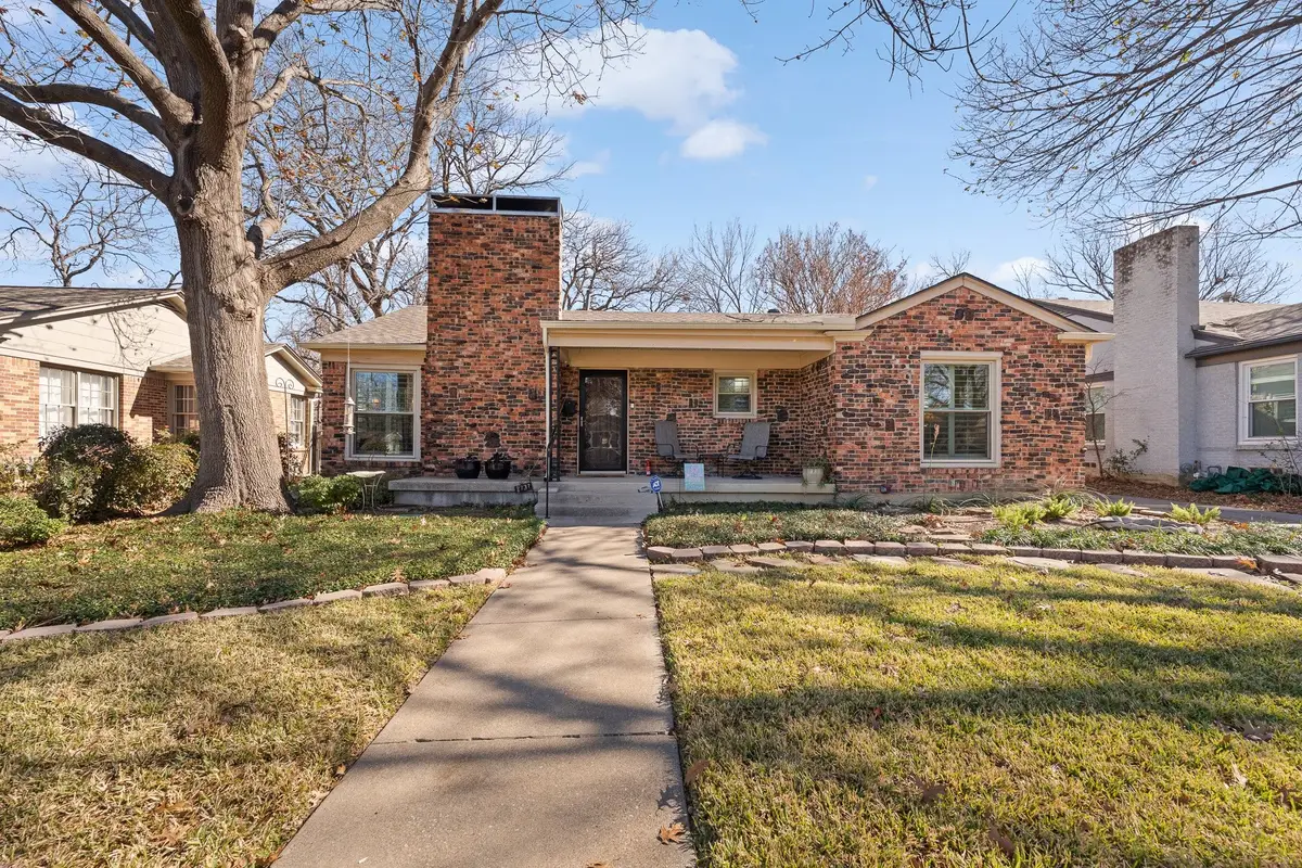 2737 Ryan Place Drive, Fort Worth, TX 76110 - Image #1