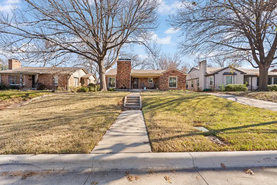 2737 Ryan Place Drive, Fort Worth, TX 76110 - Image #2