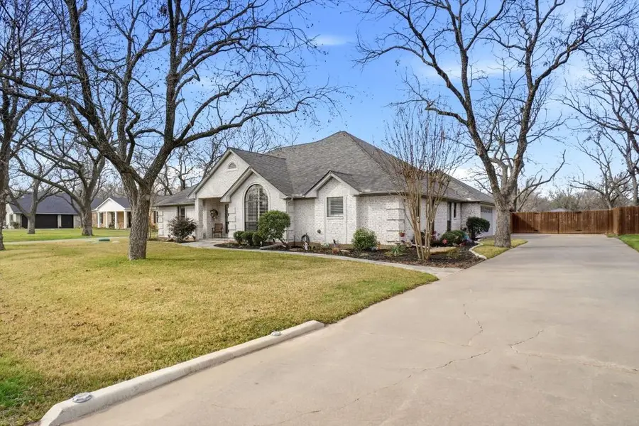 7611 Ravenswood Road, Granbury, TX 76049 - Image #2