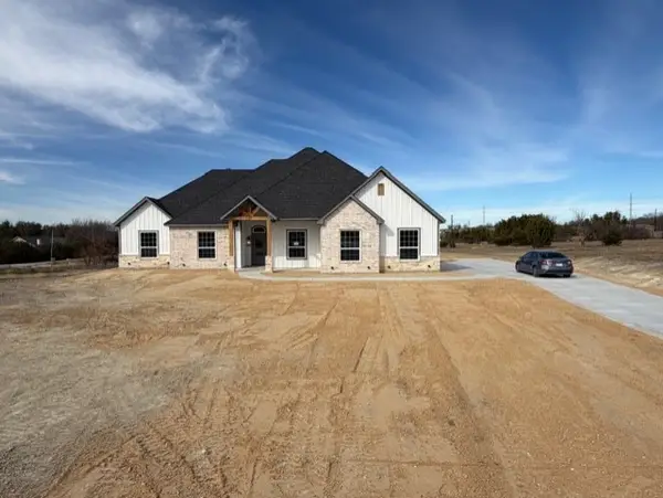 202 Coalson Crossing, Azle, TX 76020
