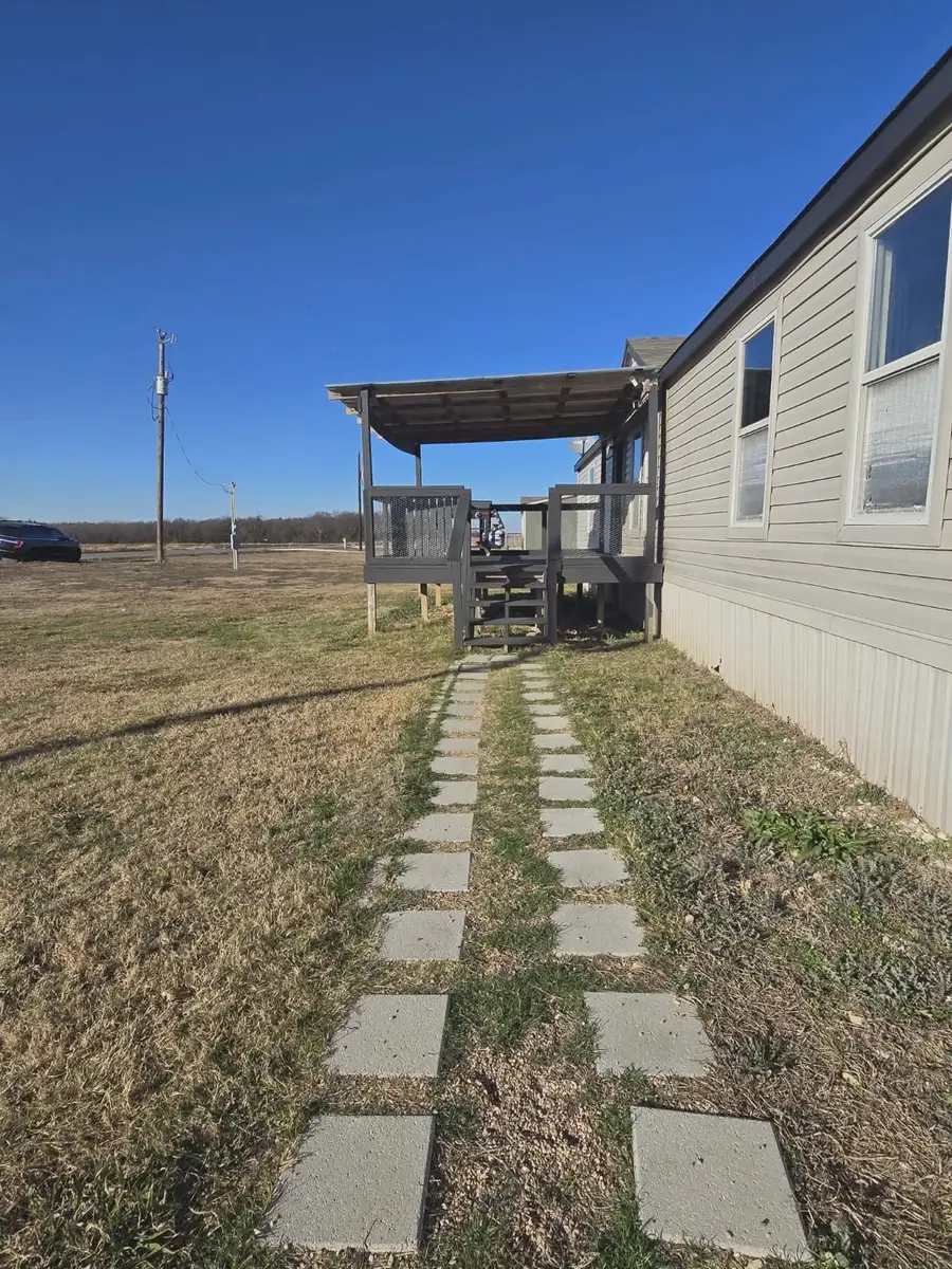 1381 Hackleman Road, Whitesboro, TX 76273 - Image #3