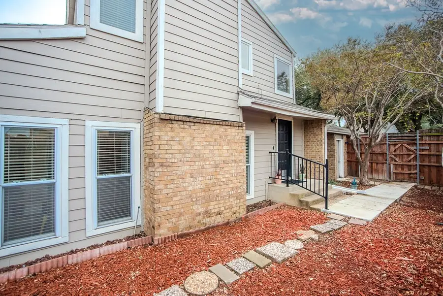 2724 Meadowstone Court, Carrollton, TX 75006 - Image #2