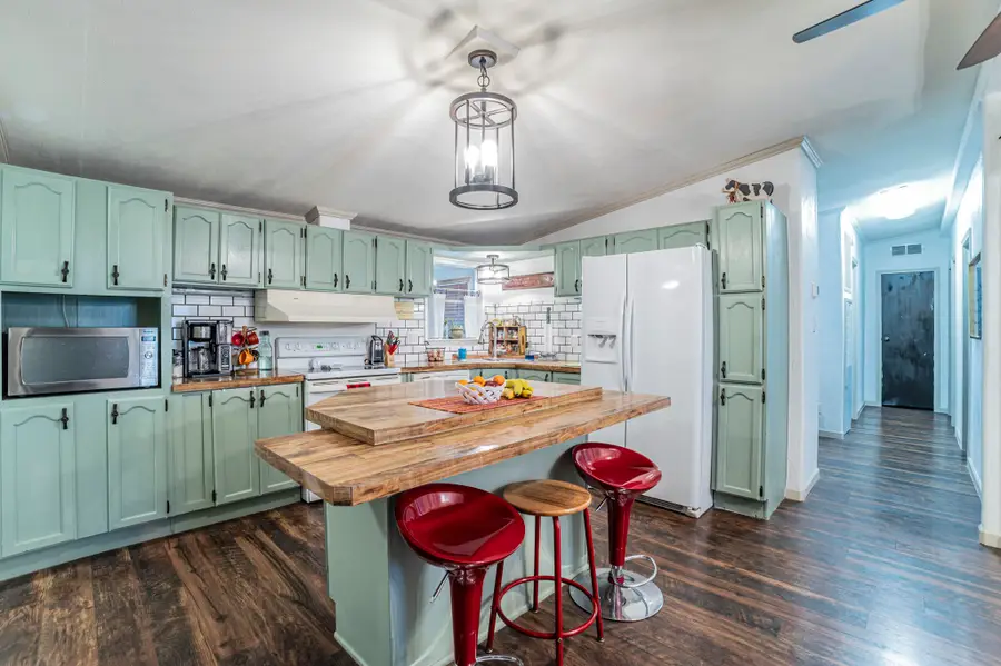 13589 Sam Reynolds Road, Justin, TX 76247 - Image #2