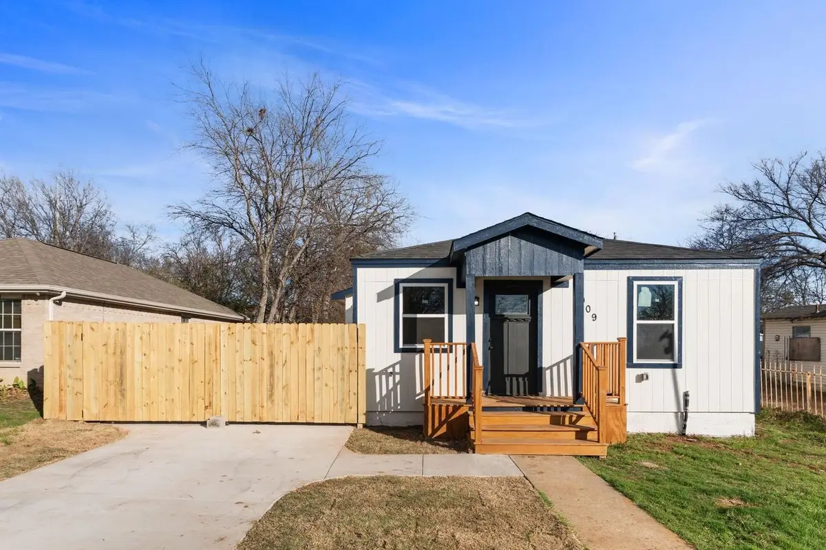 1909 Wiseman Avenue, Fort Worth, TX 76105 - Image #1