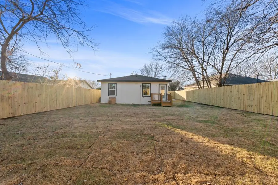 1909 Wiseman Avenue, Fort Worth, TX 76105 - Image #2