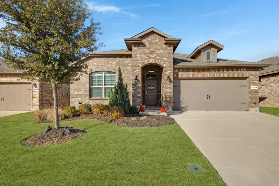 15829 Farringdon Street, Justin Roanoke, TX 76247 - Image #2