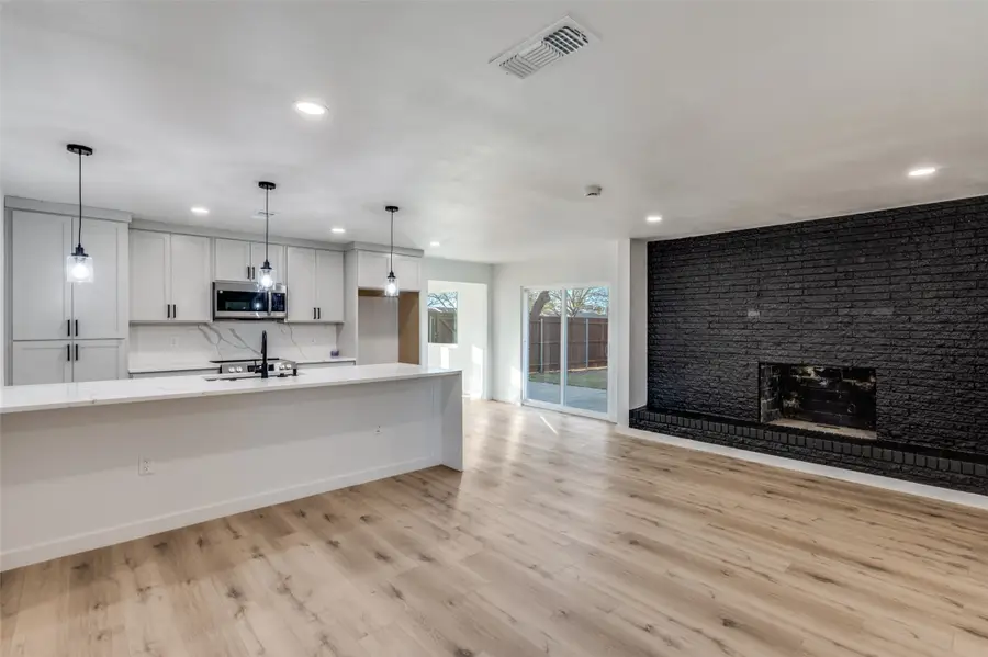 116 Cooper Drive, Hurst, TX 76053 - Image #3