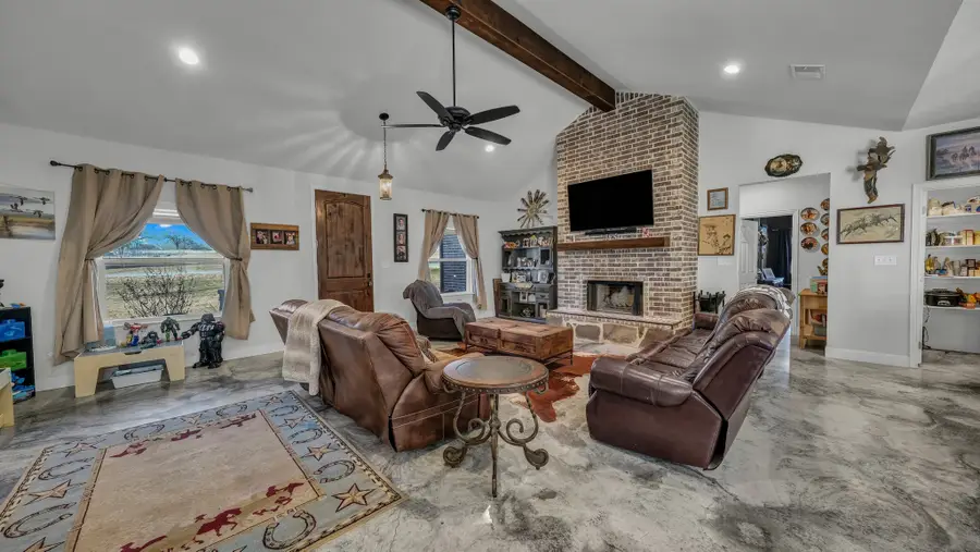 212 Amanda Drive, Weatherford, TX 76088 - Image #3