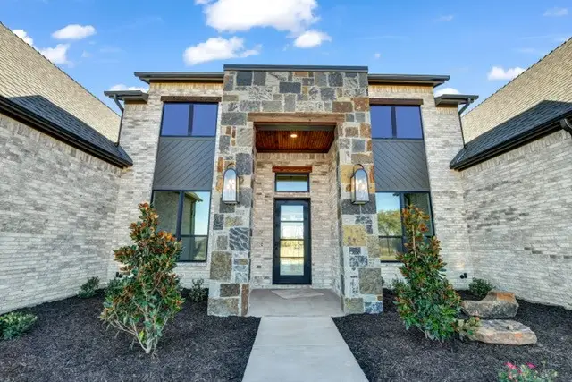 208 Dan Russell Bend, Weatherford, TX 76087 - Image #3