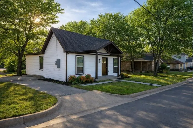 806 E Jefferson Street, Waxahachie, TX 75165 - Image #2