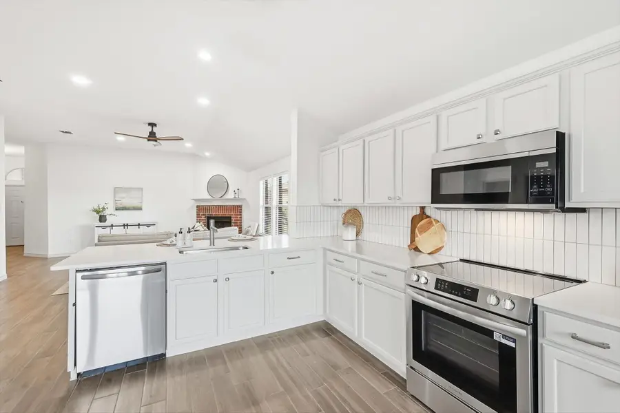 6948 Prairie Dawn Lane, North Richland Hills, TX 76180 - Image #3