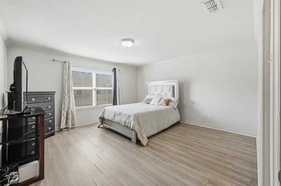 6913 Sandshell Boulevard, Fort Worth, TX 76137 - Image #3