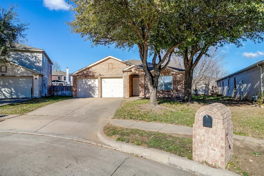 1208 Rocky Top Circle, Saginaw, TX 76131 - Image #2