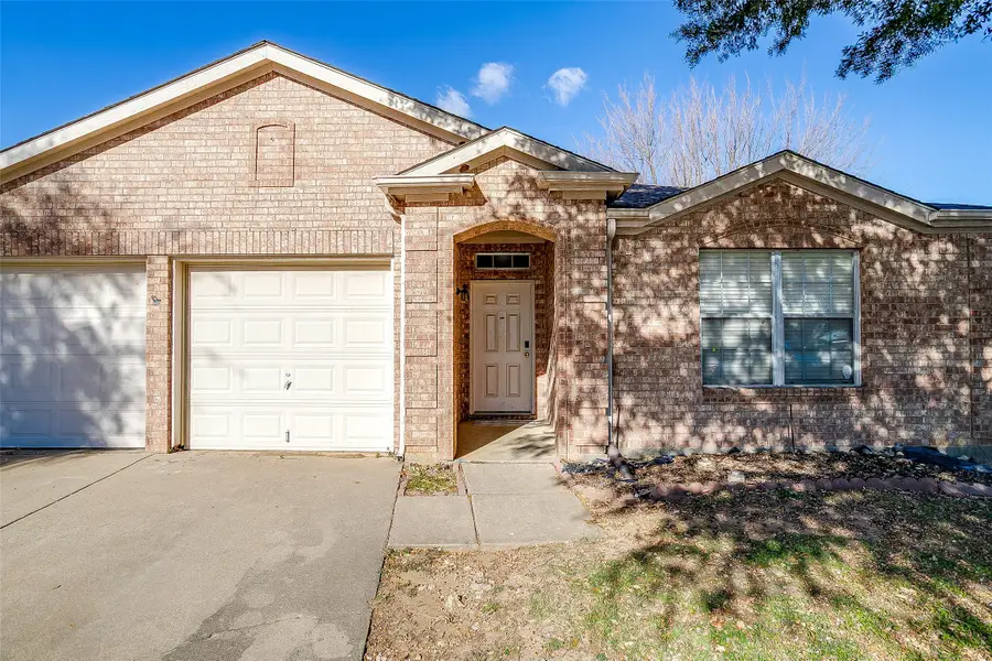 1208 Rocky Top Circle, Saginaw, TX 76131 - Image #3
