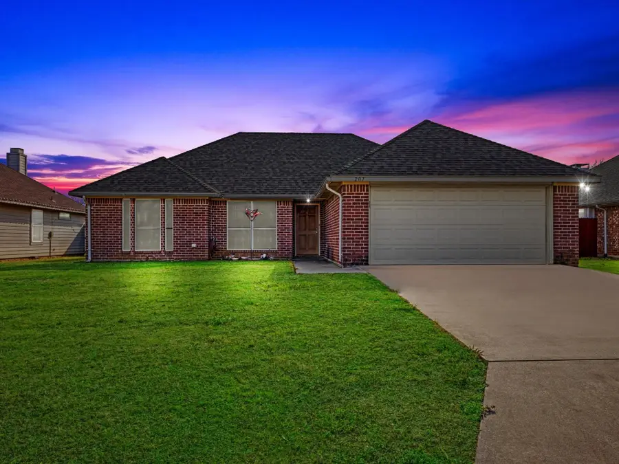 207 Quail Run, Aubrey, TX 76227 - Image #2