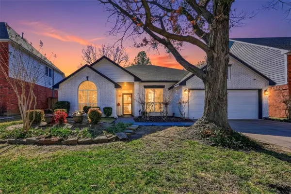 2202 S Branch Drive, Arlington, TX 76001