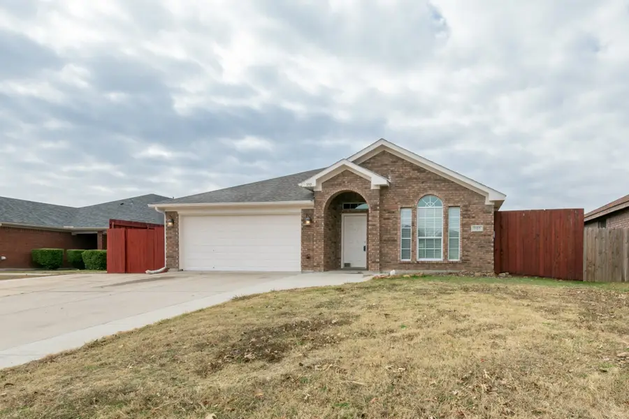 959 Heather Street, Burleson, TX 76028 - Image #2