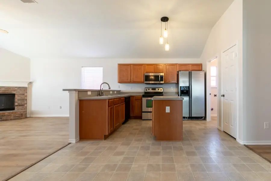 959 Heather Street, Burleson, TX 76028 - Image #3