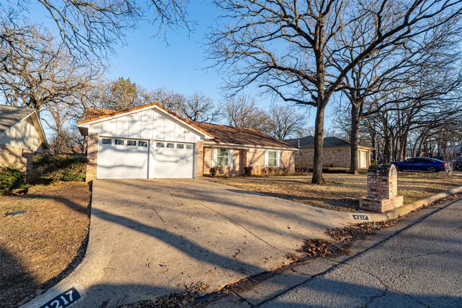 4217 W Pleasant Forest Street, Arlington, TX 76015 - Image #2