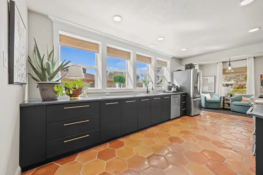 319 S Jackson Avenue, Justin, TX 76247 - Image #2