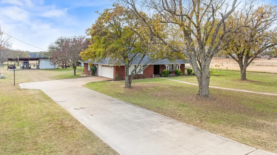 316 Sanchez Court, Weatherford, TX 76088 - Image #3